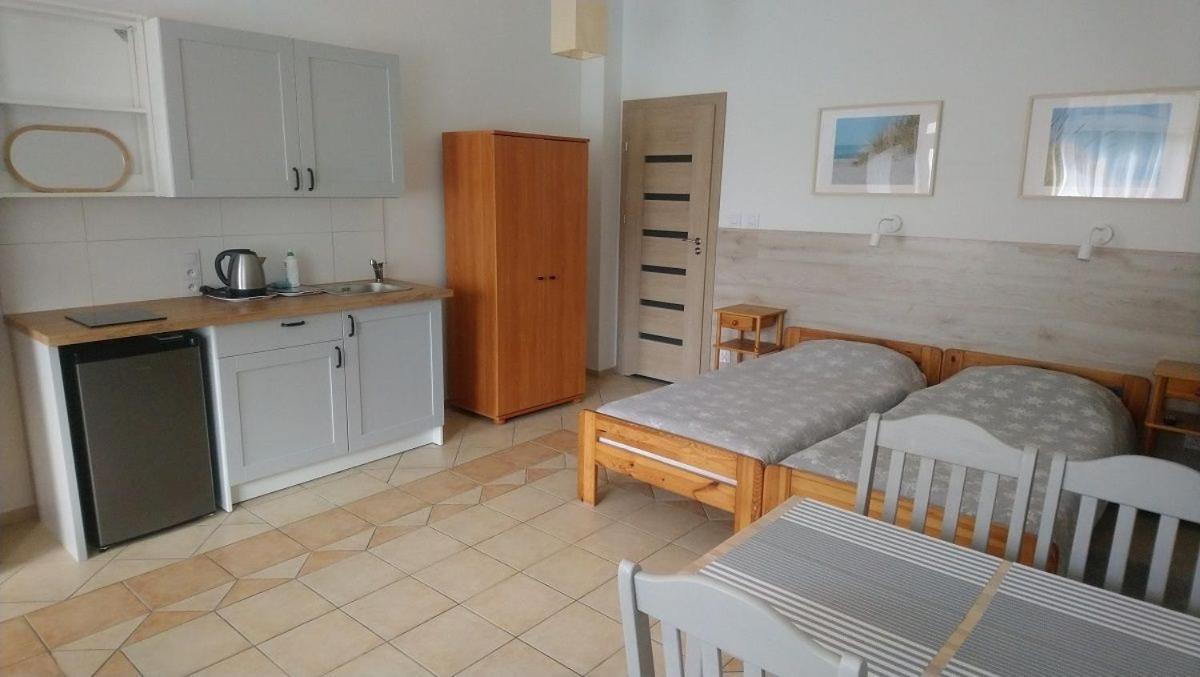 Dom Goscinny Kavera Dziwnówek Esterno foto